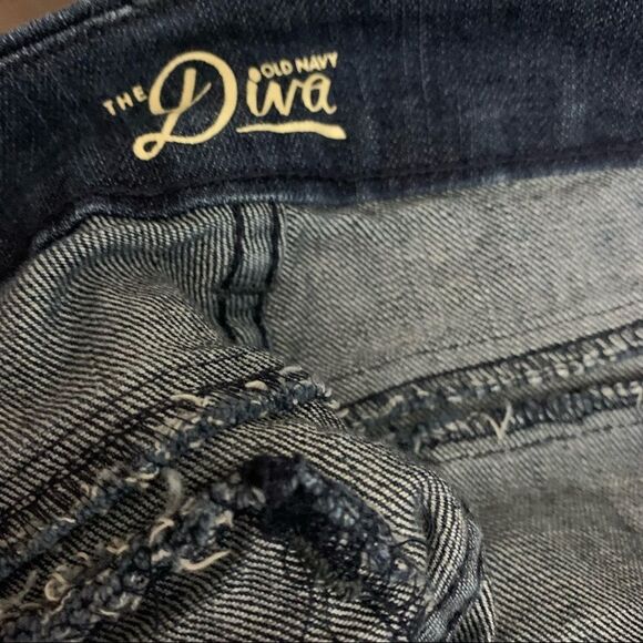 Old Navy "The Diva" Blue Denim Jean Shorts -Cuffed Size 8 - Picture 7 of 8